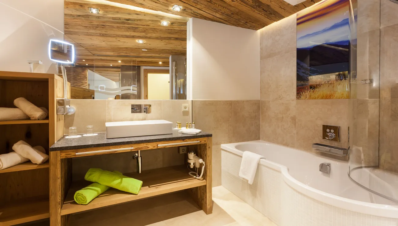 Badewanne in der Juniorsuite „Deluxe“ im Hotel das Neuhaus